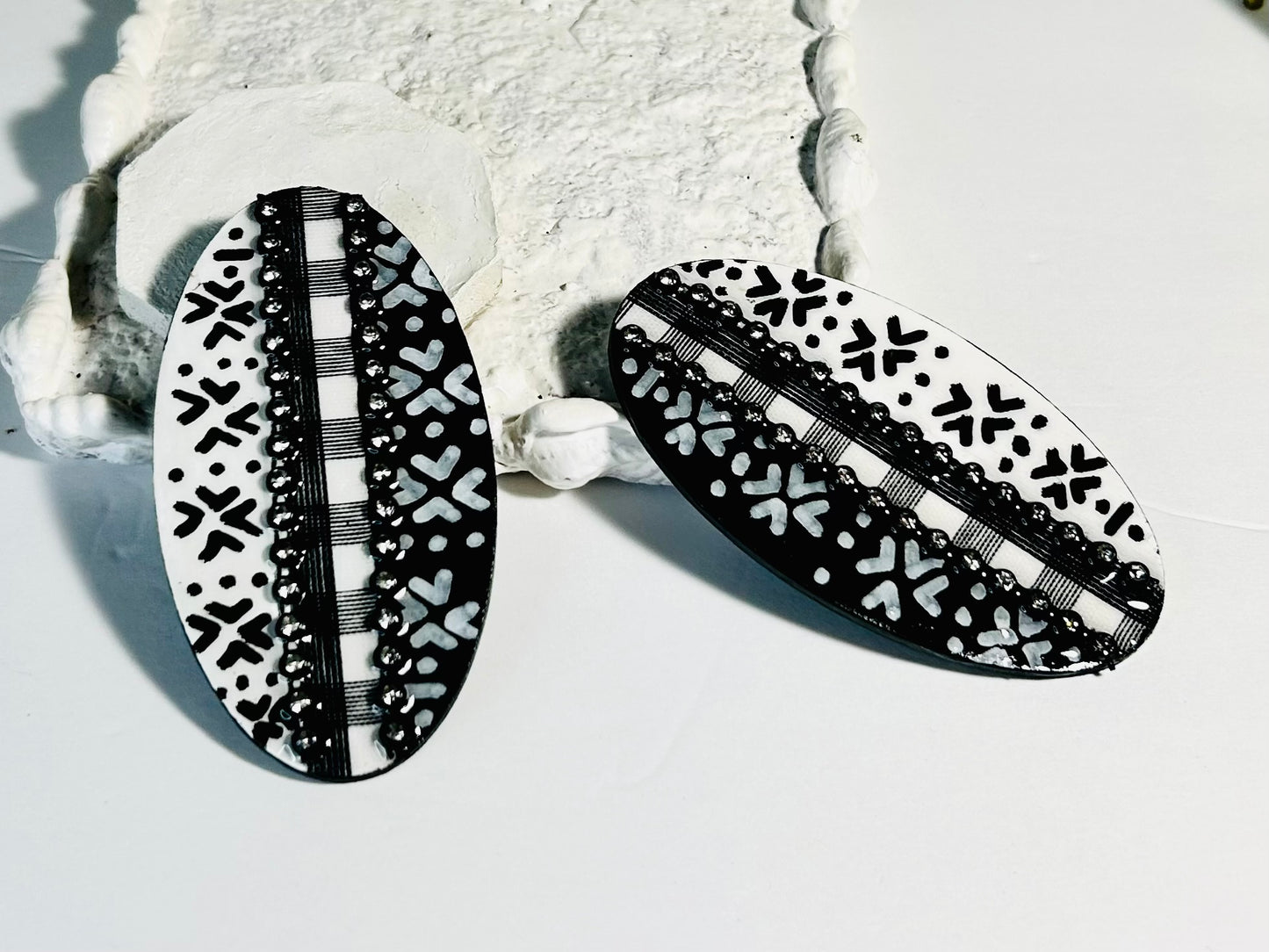 Elegant mud cloth Tribal Earrings Black And White with stones. (Azi)
